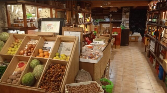 Interior de la botiga 7 de Ribera.