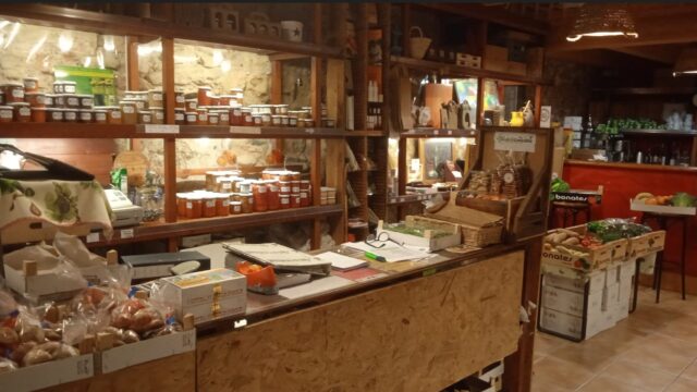 Interior de la botiga 7 de Ribera.