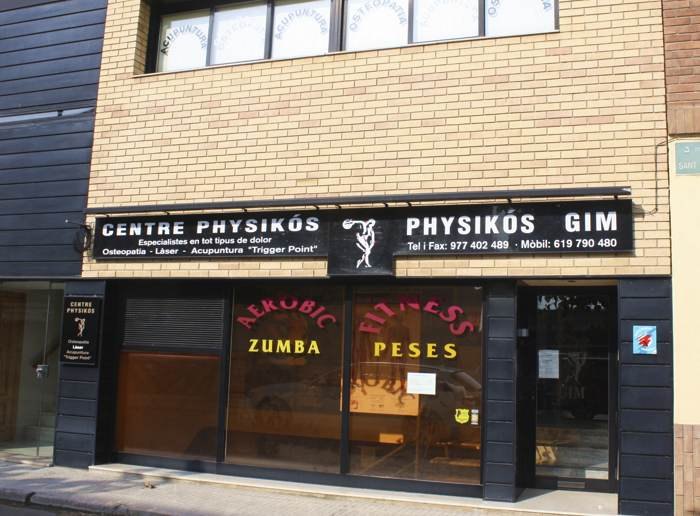 Exterior on es veu la façana de l'establiment Centre Physikós, Physikós GIM.