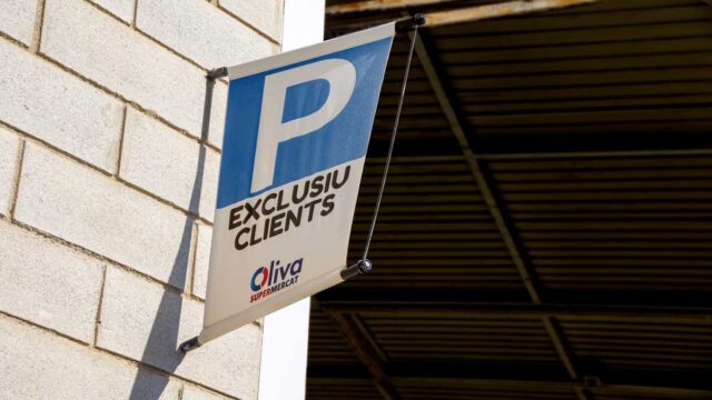 Cartell del pàrquing Oliva, Supermercat.